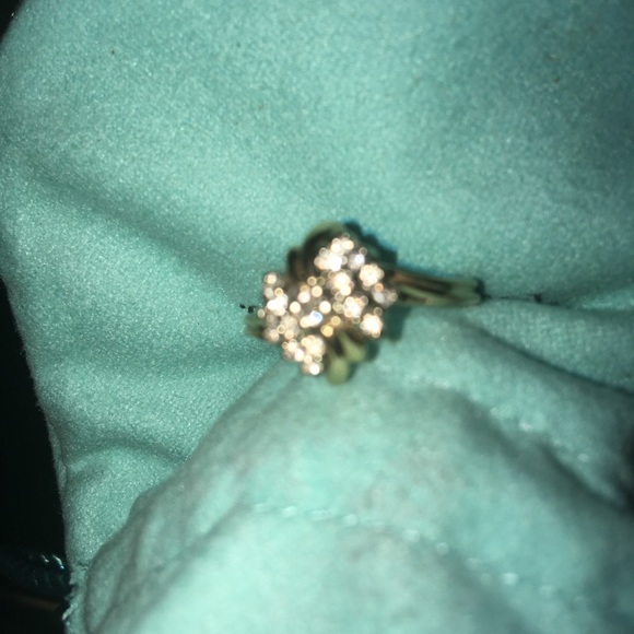 Gold ring - Picture 1 of 2